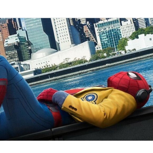 FUNKO POP X MARVEL Spider-Man Homecoming  Yellow Blazer Vinyl Figure #265 - Picture 12 of 13